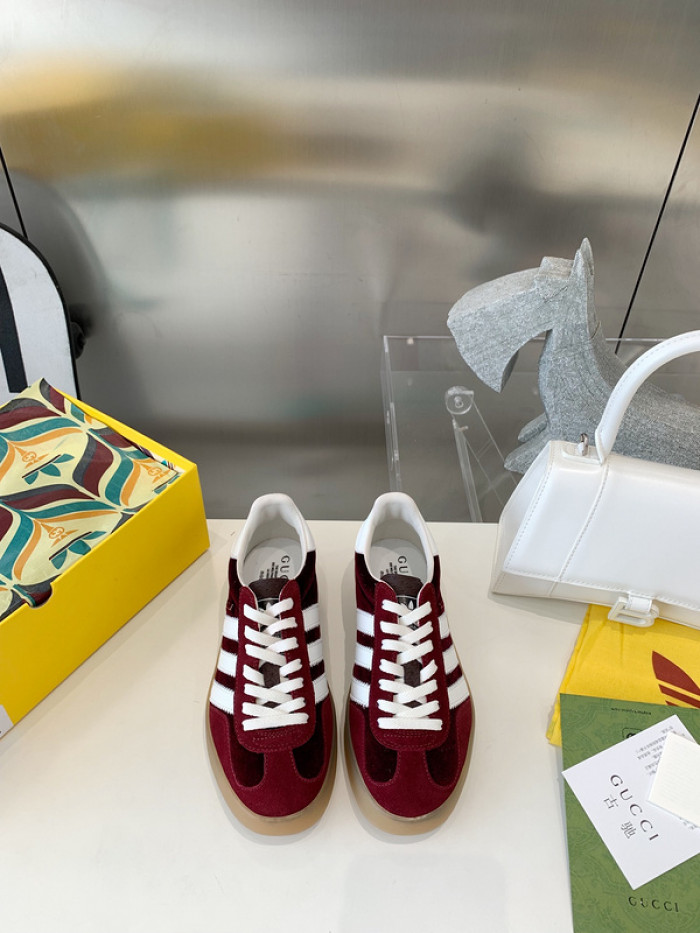 ad low-top sneaker