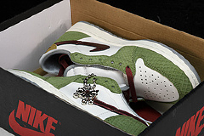 Air Jordan 1 Low OG ‘Year of the Dragon’ FN3727-100