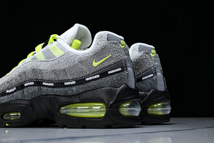 Nike Air Max 95 SP Undefeated Geo NYC Neon IB4523-004