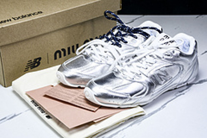 New Balance MIU NB5303