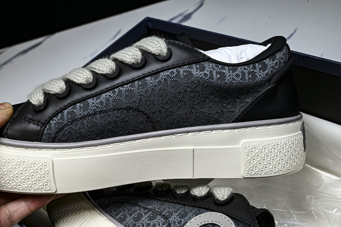 DR B33 LOW-TOP SNEAKERS DR-216