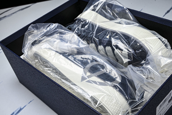 DR B33 LOW-TOP SNEAKERS DR-216
