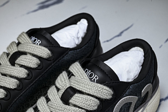 DR B33 LOW-TOP SNEAKERS DR-216