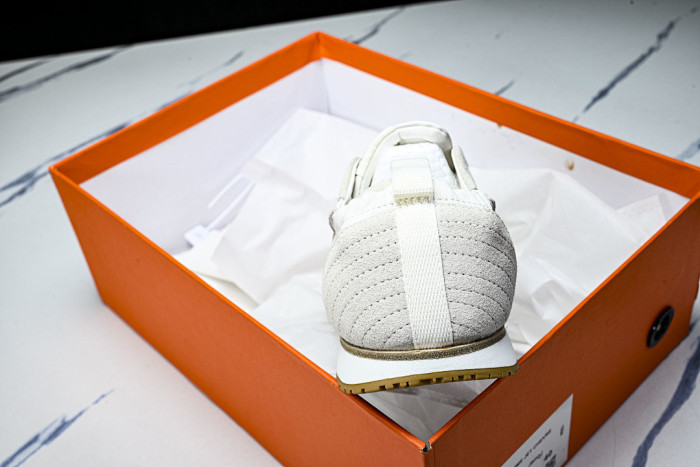 HER SHOES HM-3