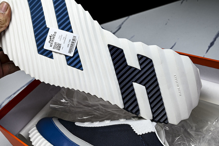HER SHOES HM-6