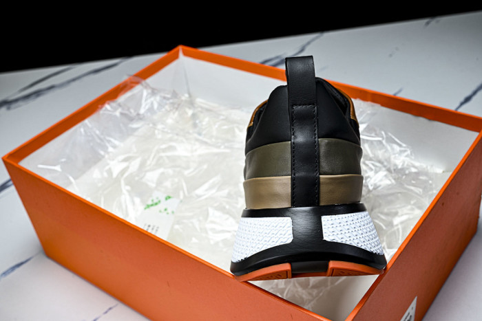 HER SHOES HM-7