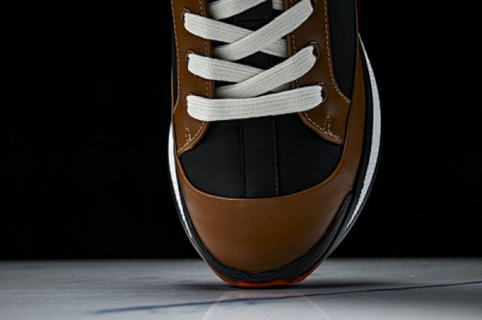 HER SHOES HM-7