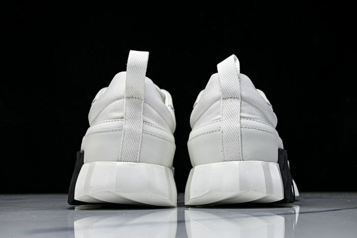 HER SHOES HM-8
