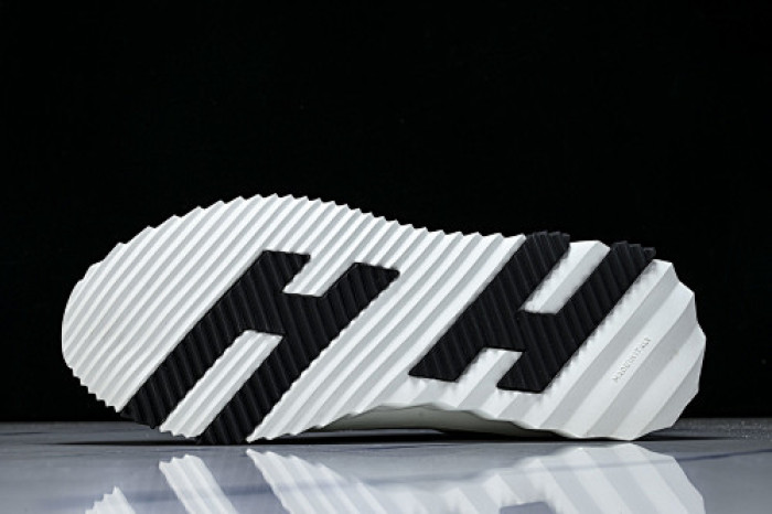 HER SHOES HM-8