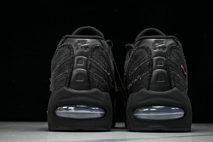 Air Max 95 x Levi