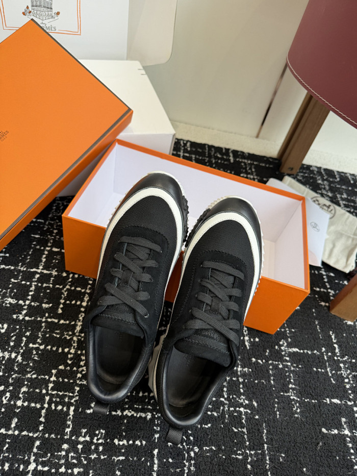 HER SHOES HM-15