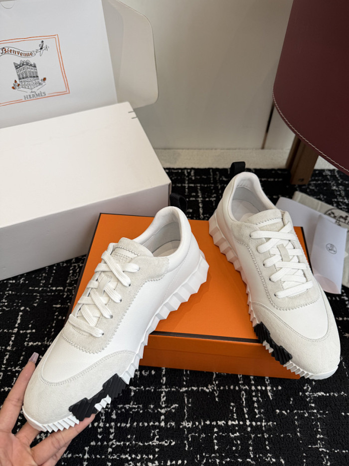 HER SHOES HM-16