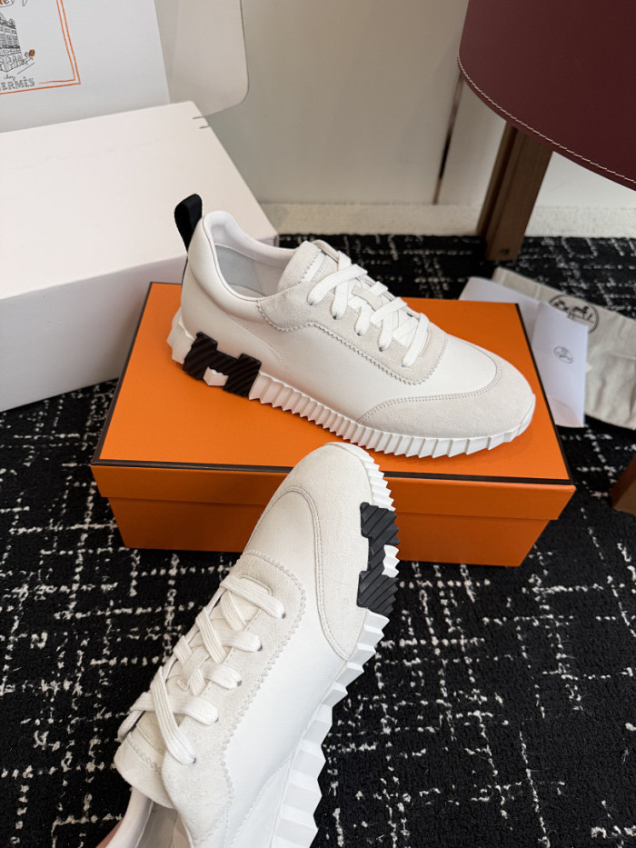 HER SHOES HM-16