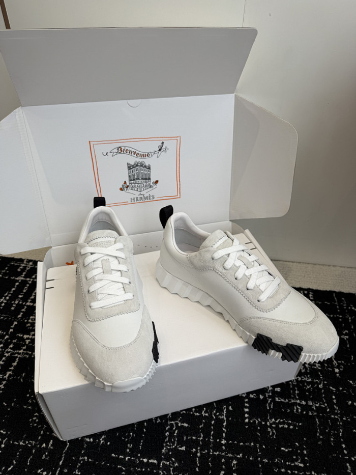 HER SHOES HM-16