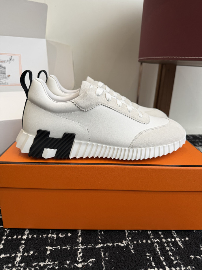HER SHOES HM-16