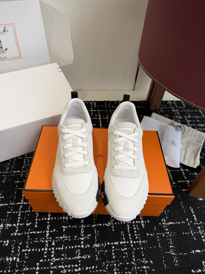 HER SHOES HM-16