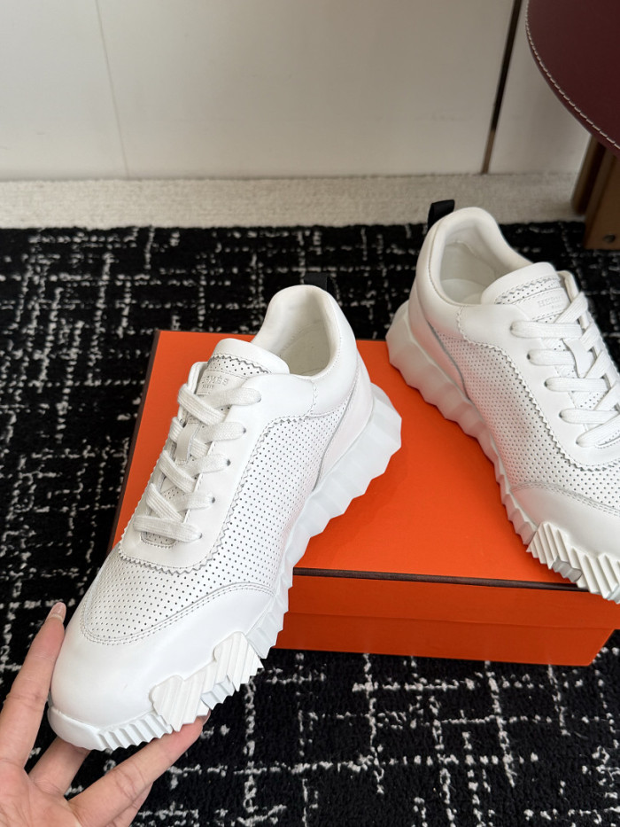 HER SHOES HM-32