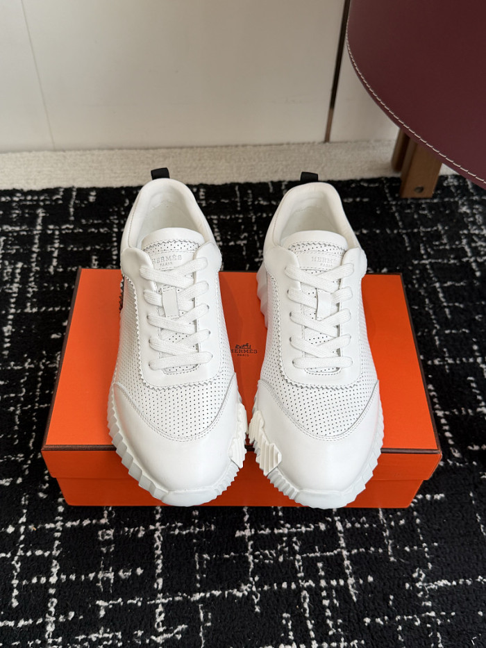 HER SHOES HM-32