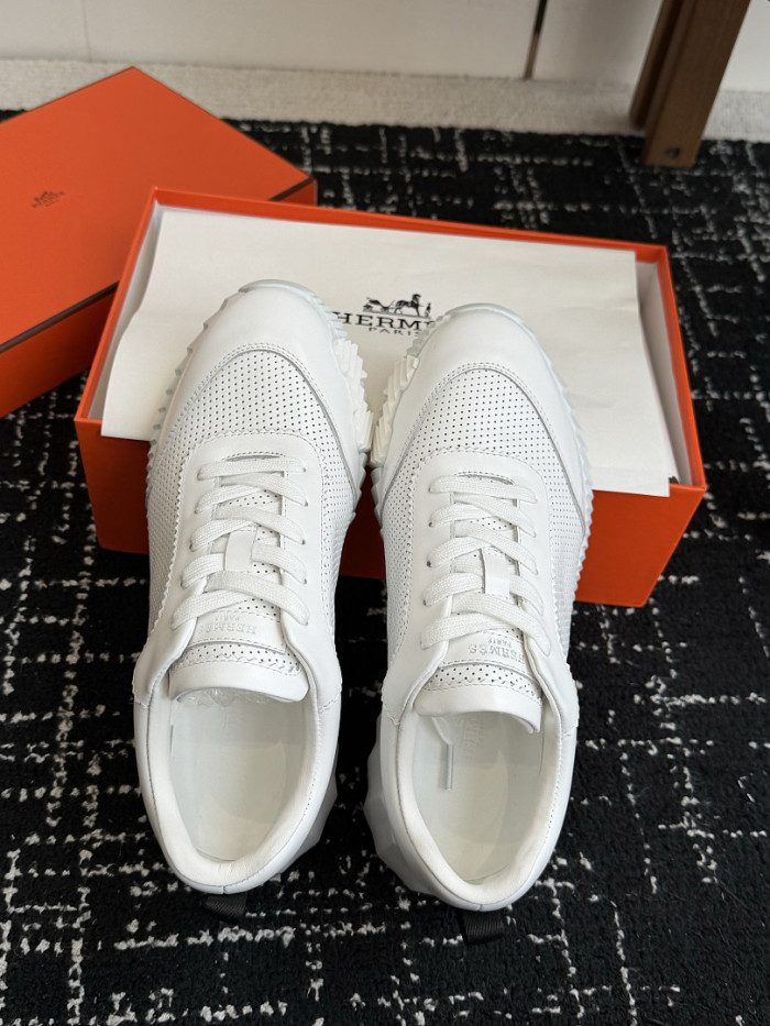 HER SHOES HM-32