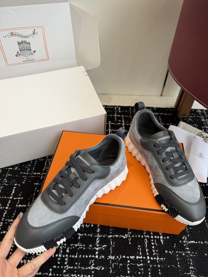 HER SHOES HM-17