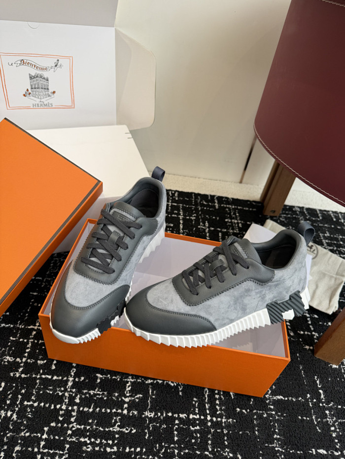 HER SHOES HM-17