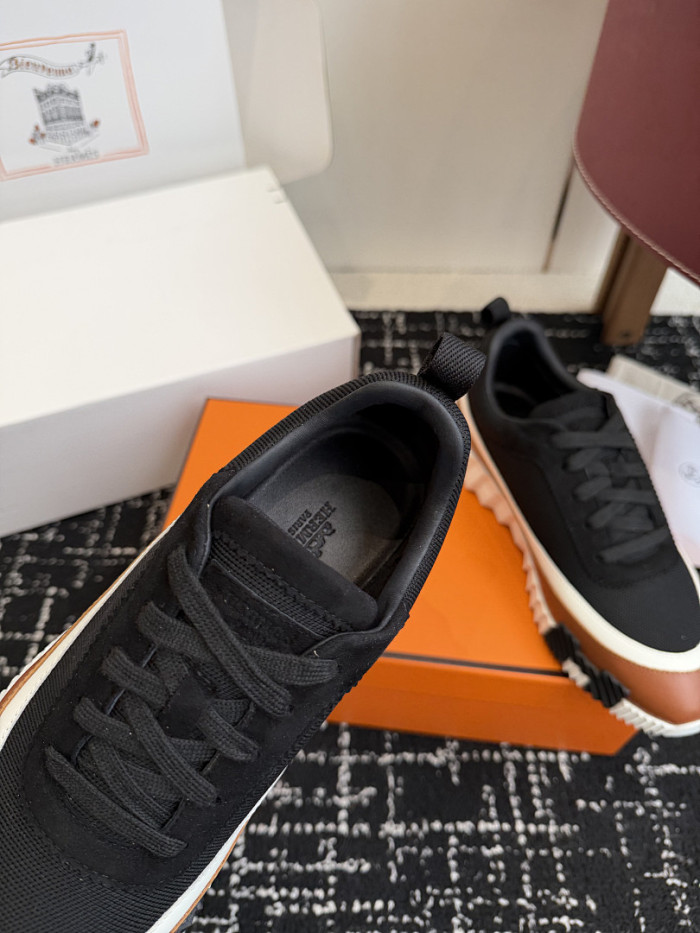 HER SHOES HM-18