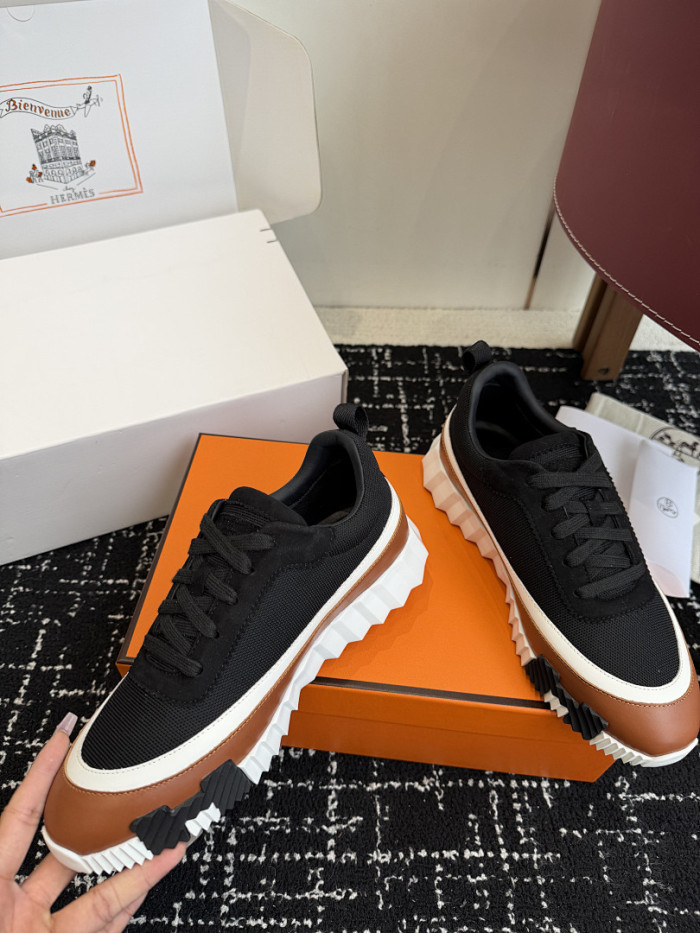 HER SHOES HM-18