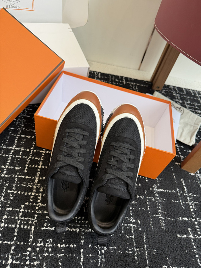 HER SHOES HM-18