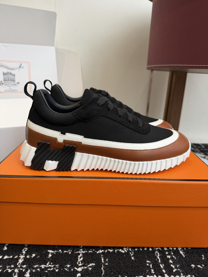 HER SHOES HM-18