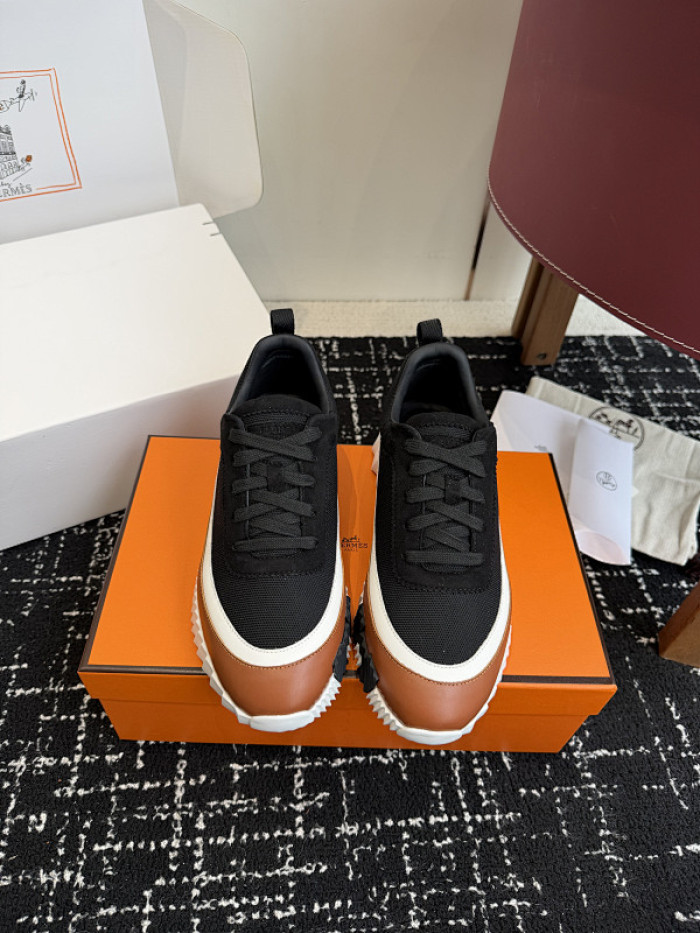HER SHOES HM-18