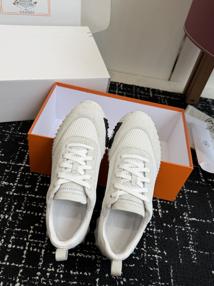 HER SHOES HM-22
