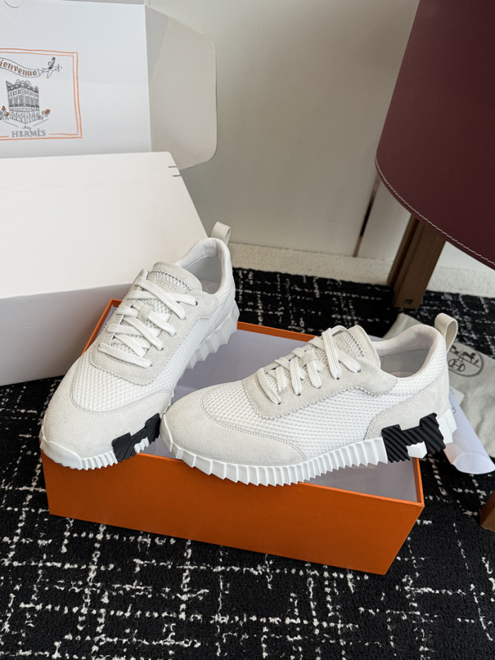 HER SHOES HM-22
