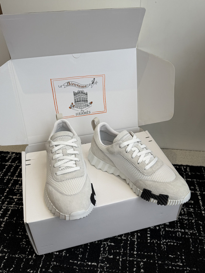 HER SHOES HM-22
