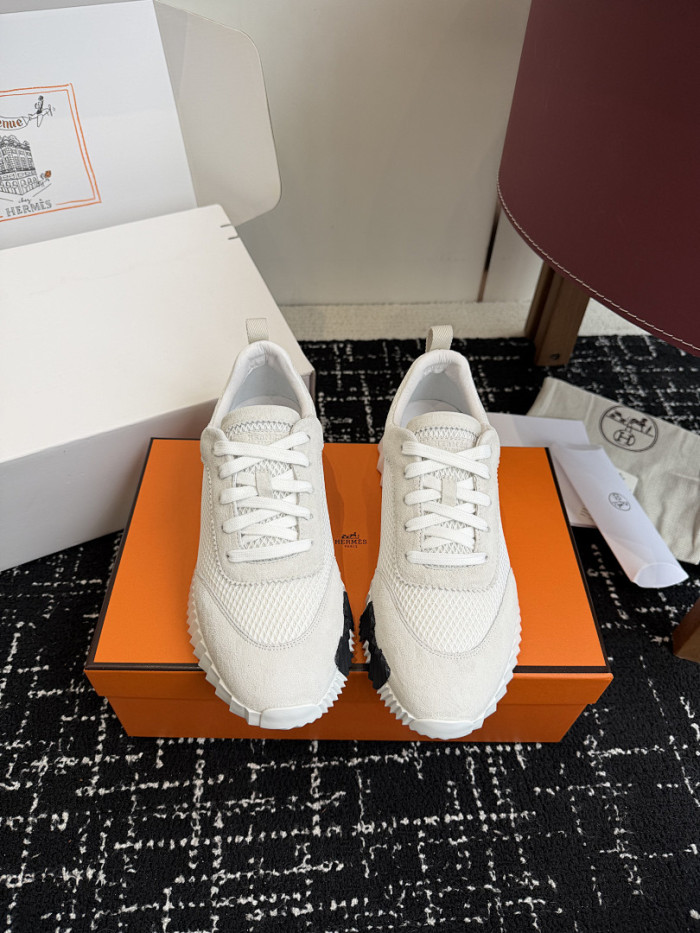HER SHOES HM-22