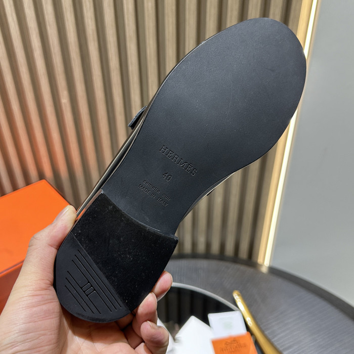 HER SHOES HM-26