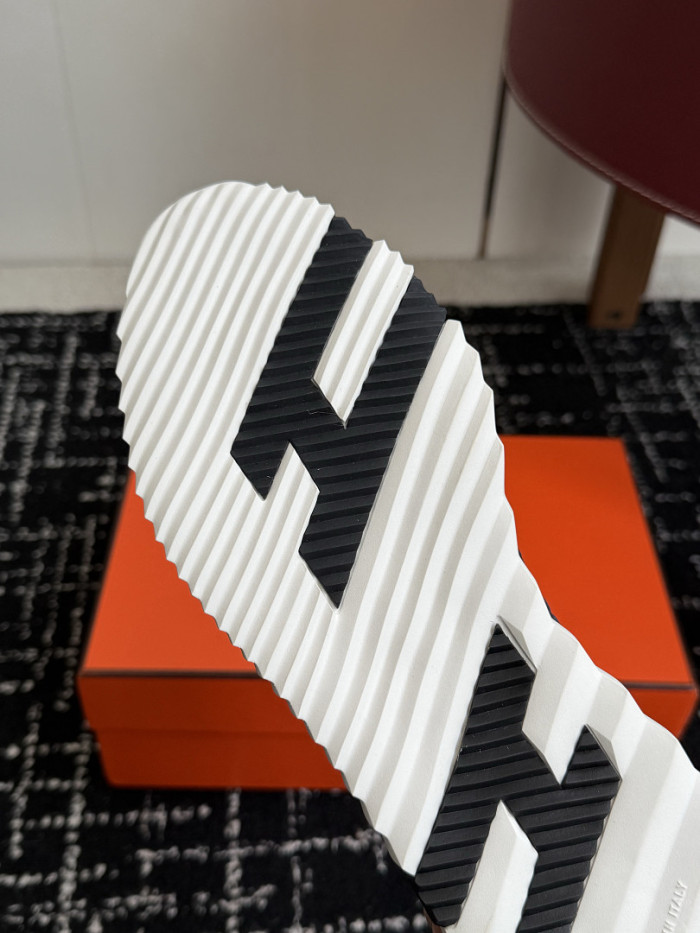 HER SHOES HM-35