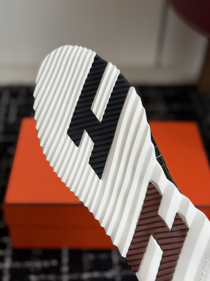 HER SHOES HM-37