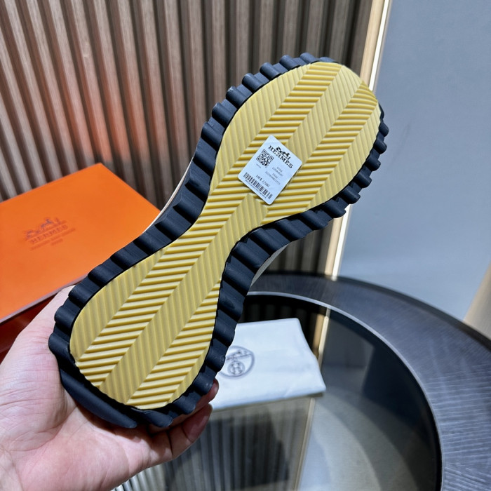 HER SHOES HM-10