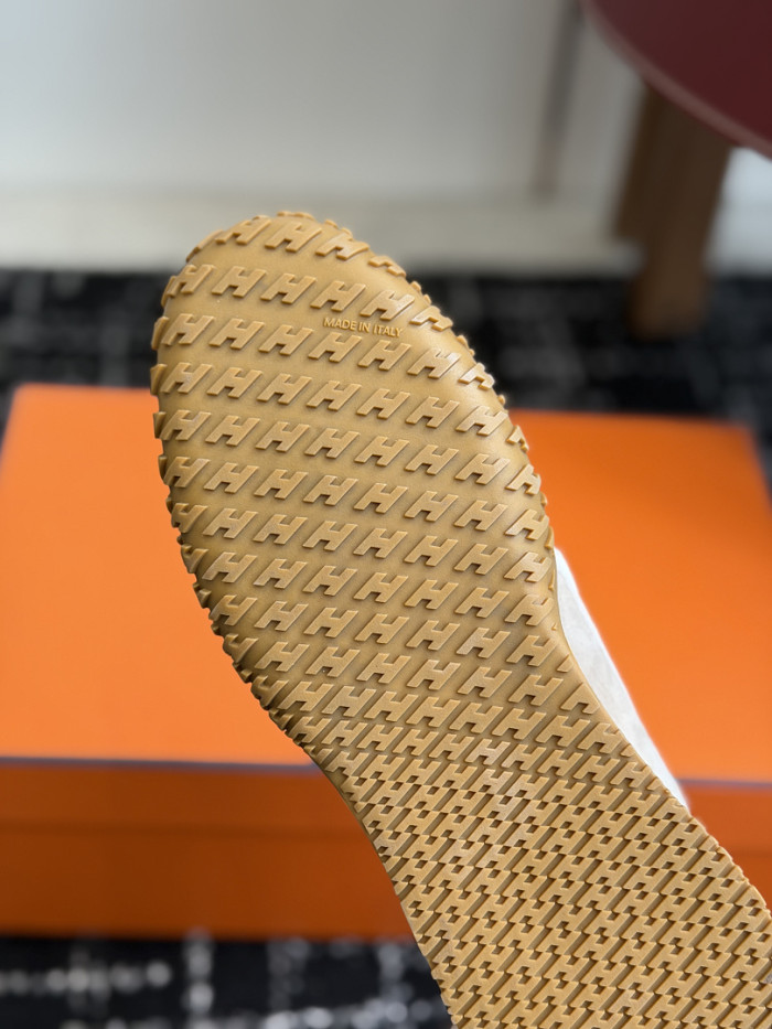 HER SHOES HM-39