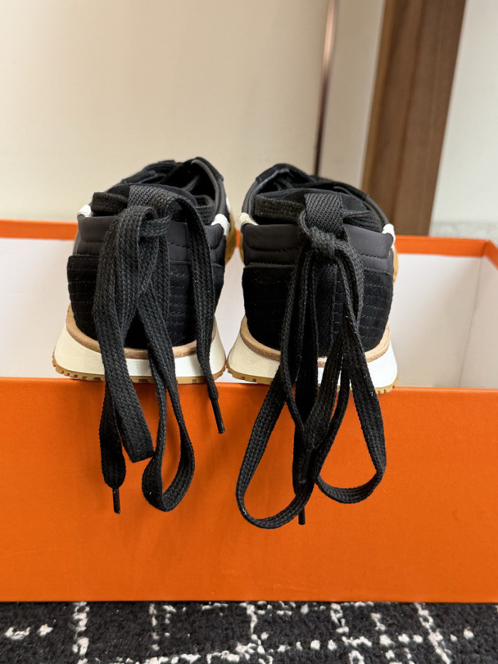HER SHOES HM-40