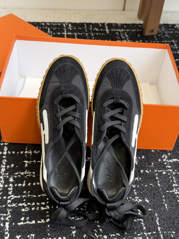 HER SHOES HM-40