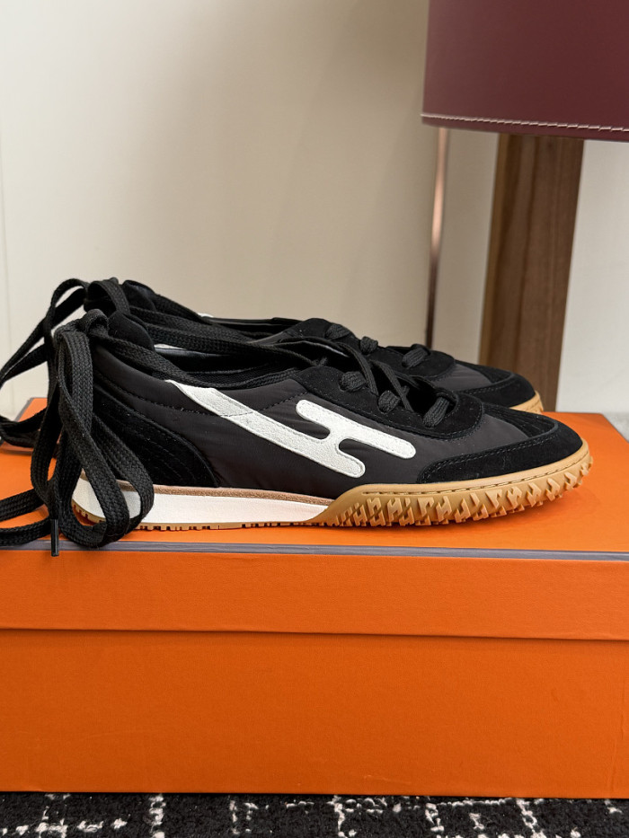 HER SHOES HM-40