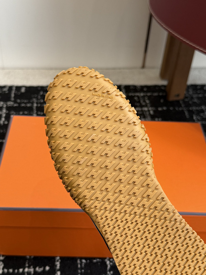 HER SHOES HM-40