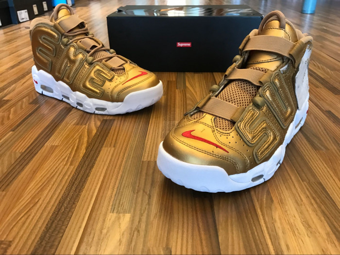 nike air more uptempo gold 902290-700