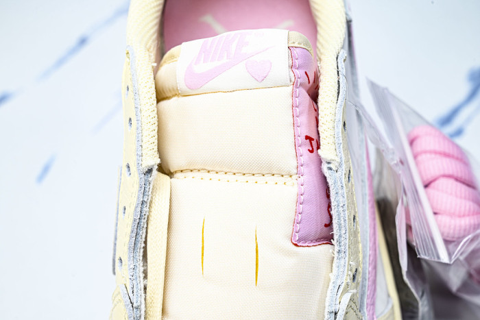 Travis Scott x Air Jordan 1 Low OG IQ7604-100