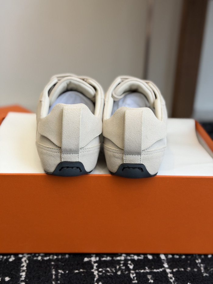 HER SHOES HM-51