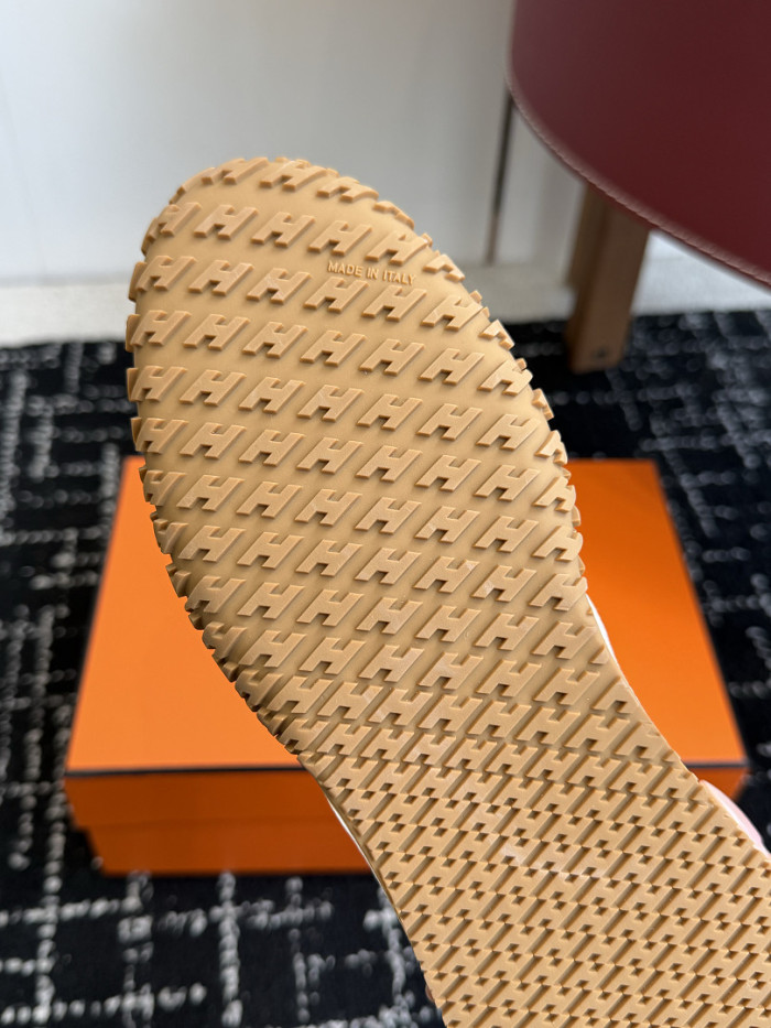 HER SHOES HM-42