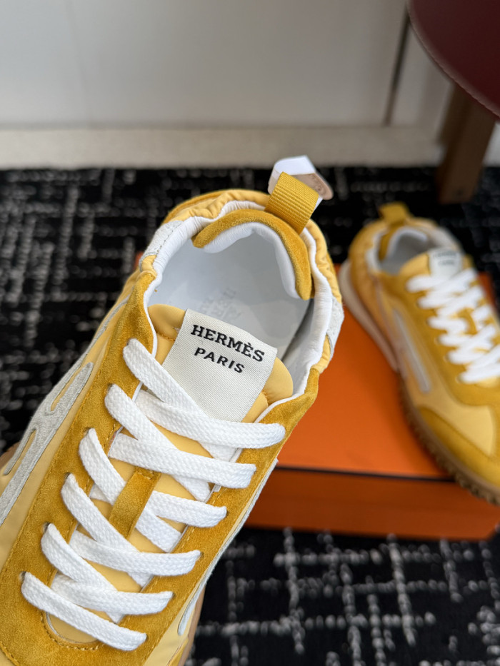 HER SHOES HM-42