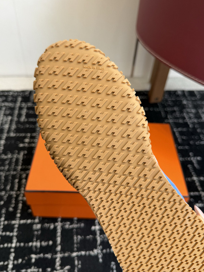 HER SHOES HM-43