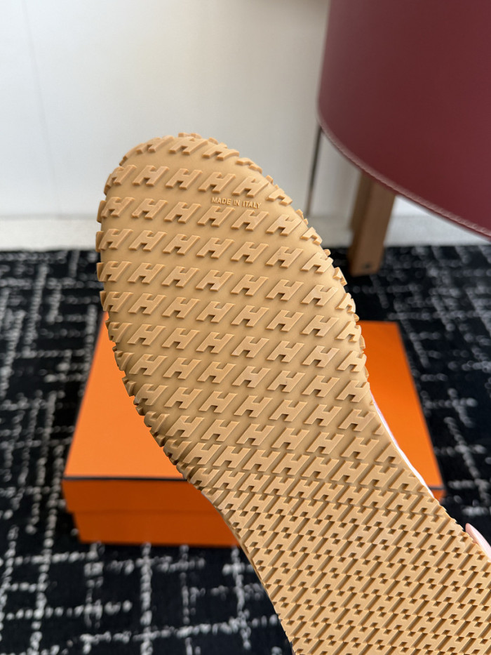 HER SHOES HM-45